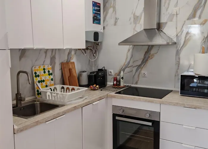 Casa Rosa At Parrot At Carihuela *