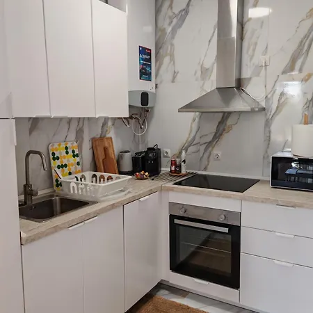 Casa Rosa At Parrot At Carihuela *